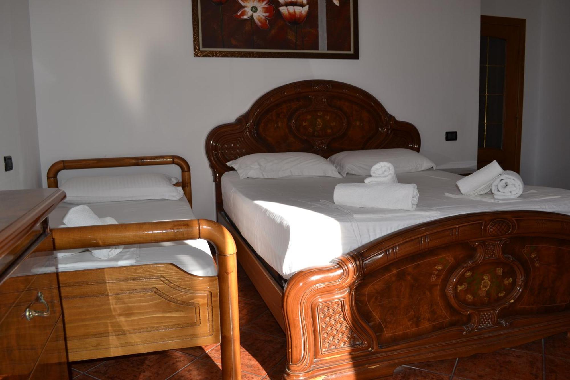 Central 5 Bedrooms Apartment Partial Seaview Vlorë Eksteriør bilde