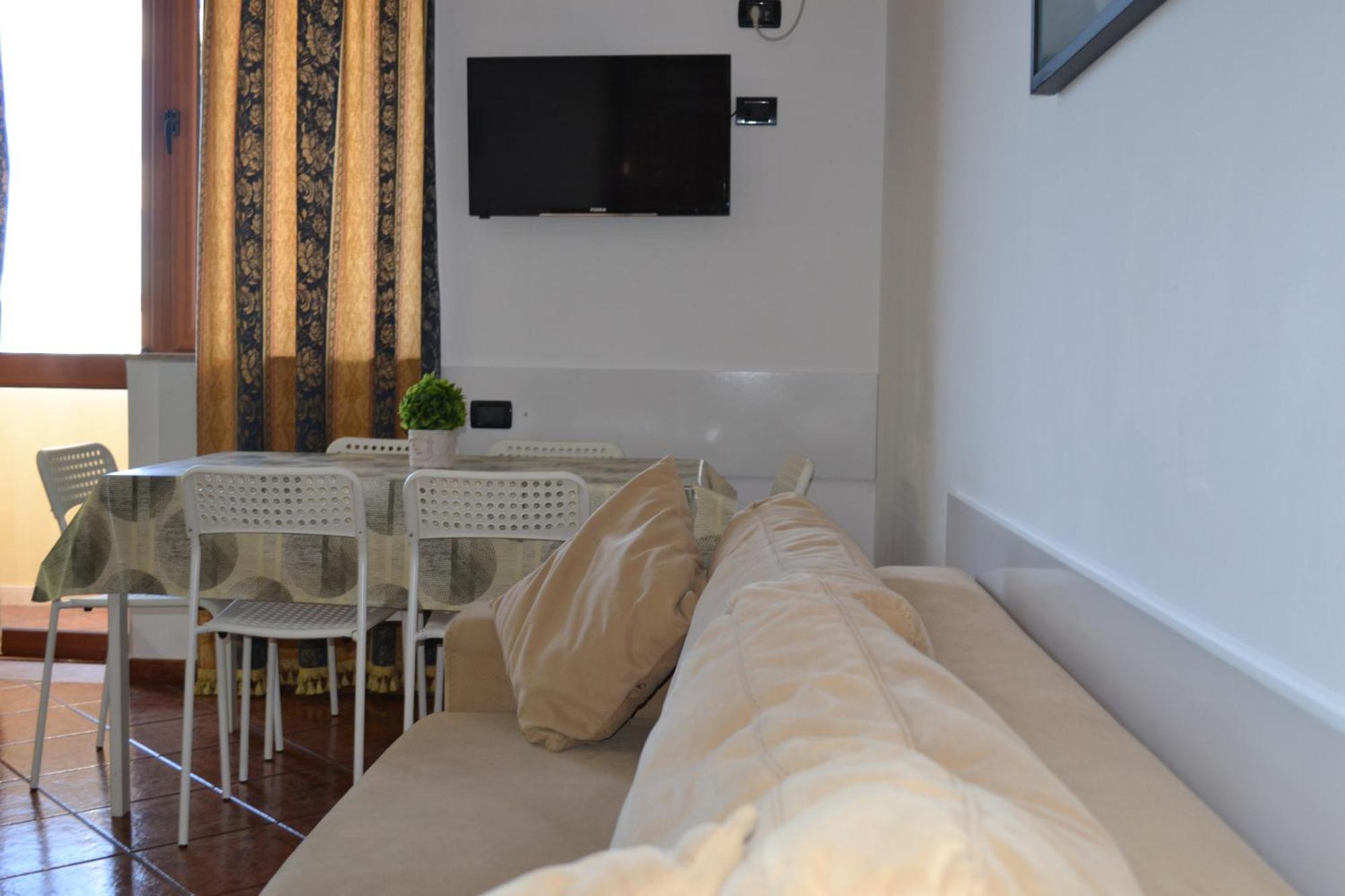 Central 5 Bedrooms Apartment Partial Seaview Vlorë Eksteriør bilde