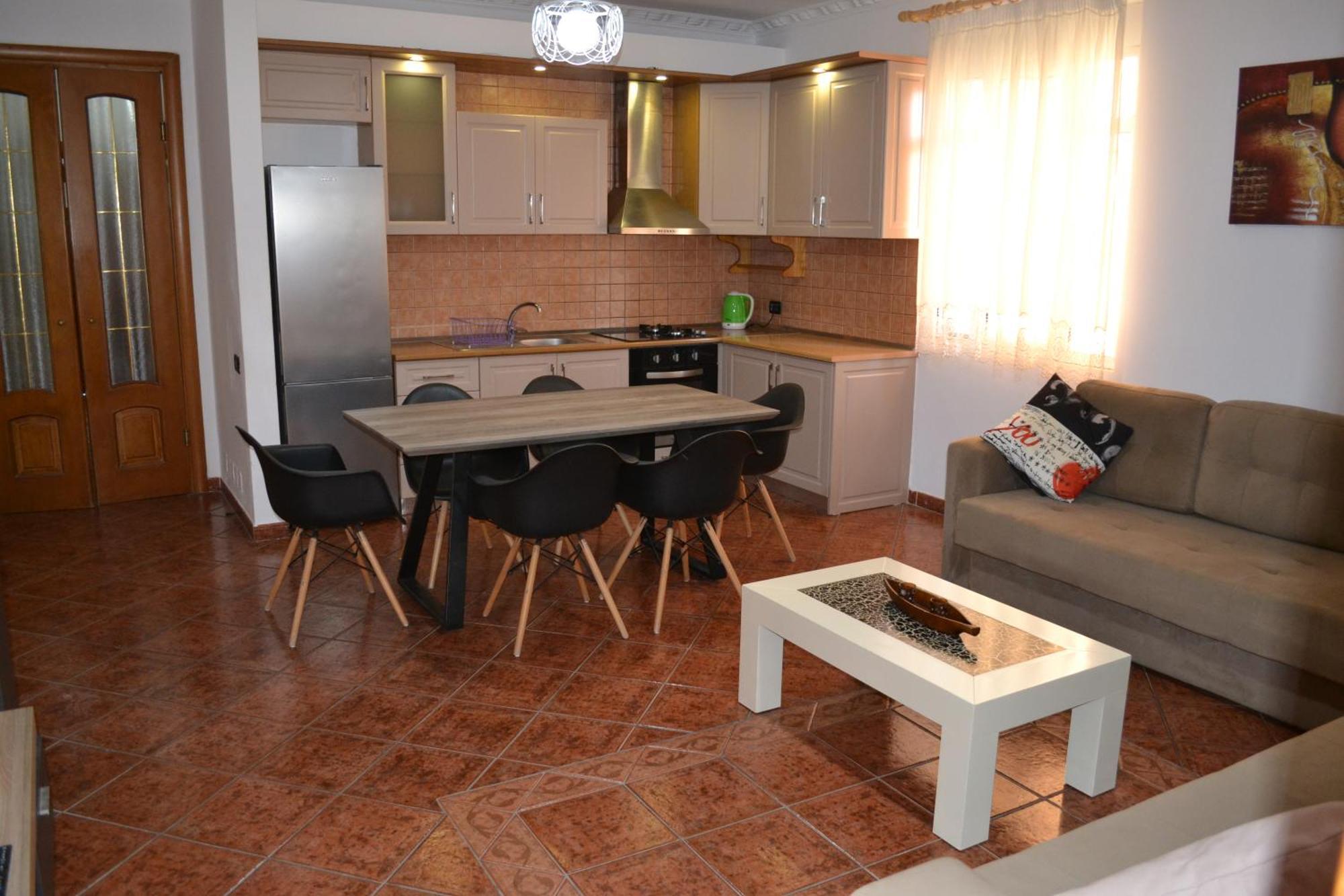 Central 5 Bedrooms Apartment Partial Seaview Vlorë Eksteriør bilde