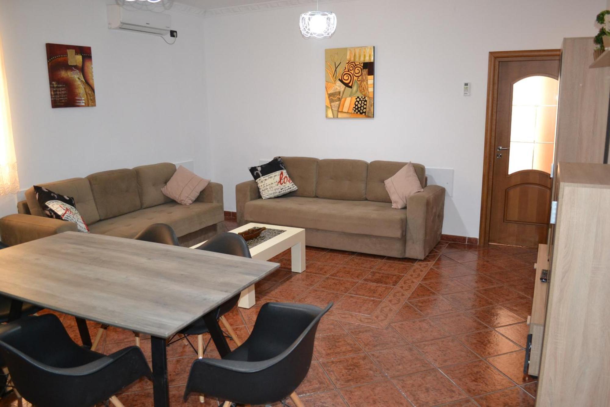 Central 5 Bedrooms Apartment Partial Seaview Vlorë Eksteriør bilde