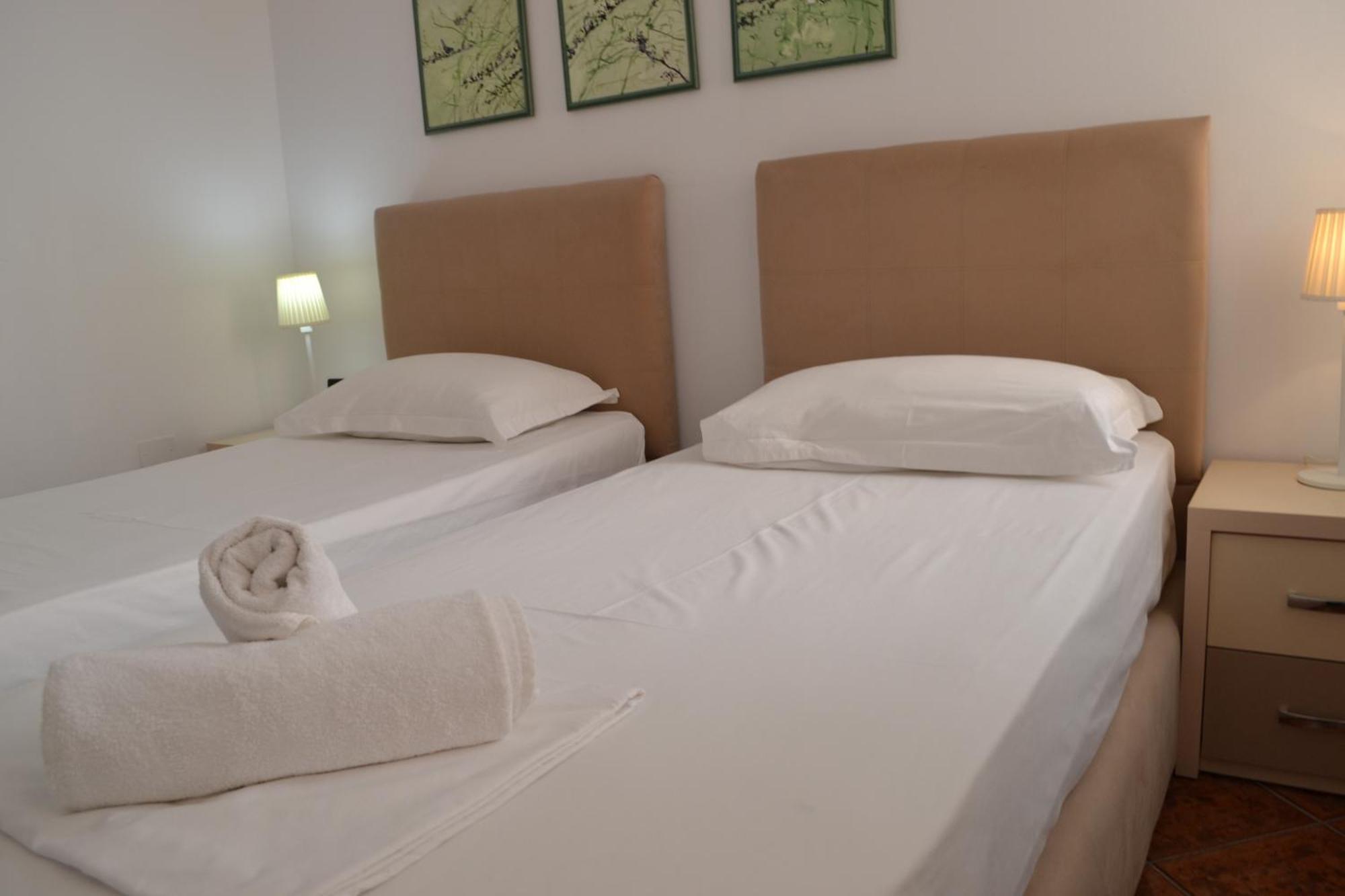 Central 5 Bedrooms Apartment Partial Seaview Vlorë Eksteriør bilde