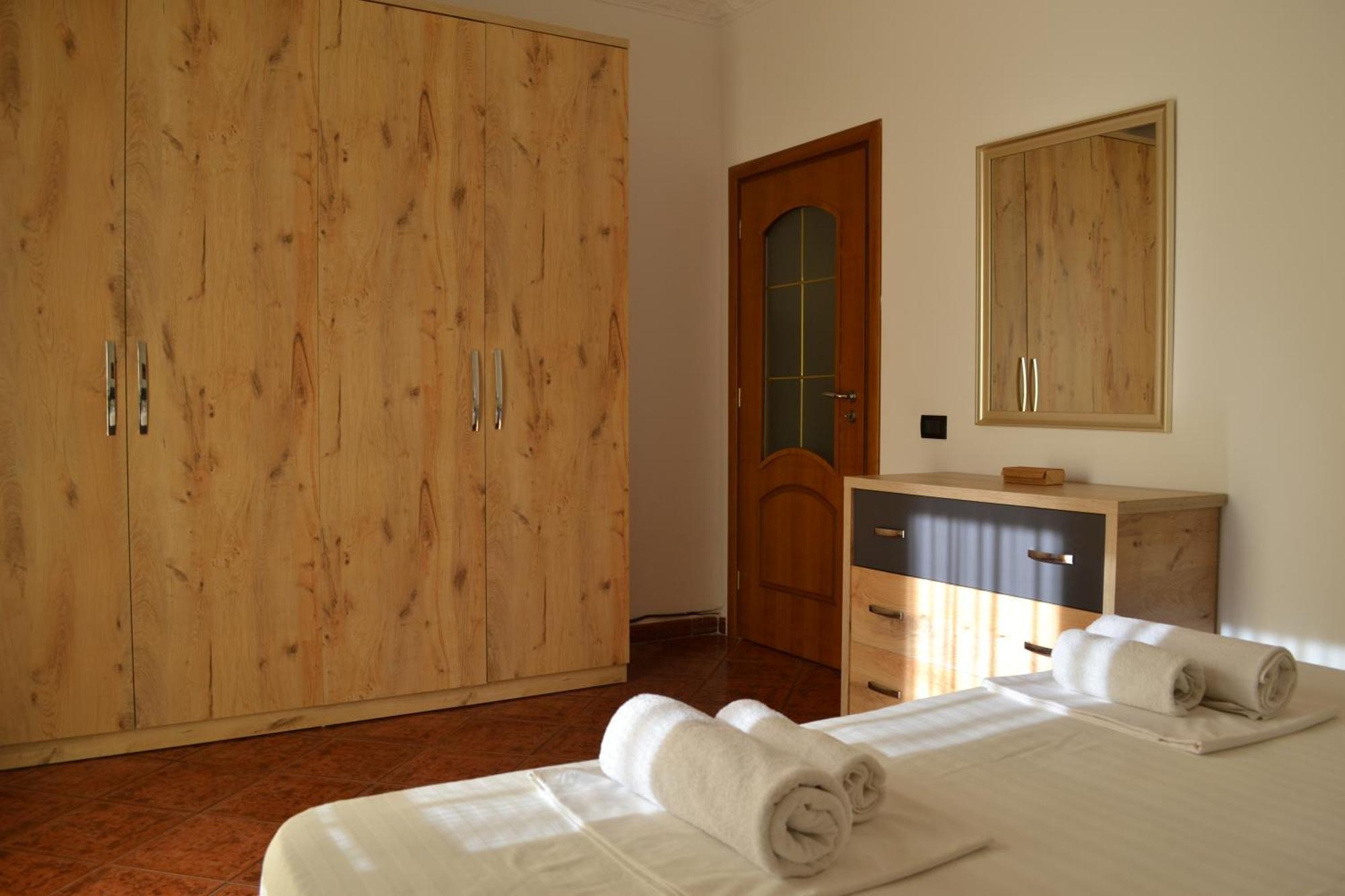 Central 5 Bedrooms Apartment Partial Seaview Vlorë Eksteriør bilde