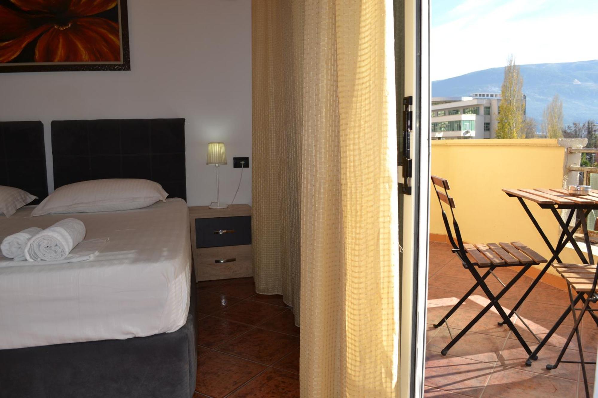 Central 5 Bedrooms Apartment Partial Seaview Vlorë Eksteriør bilde