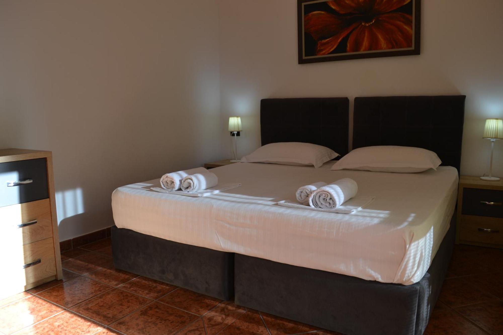 Central 5 Bedrooms Apartment Partial Seaview Vlorë Eksteriør bilde
