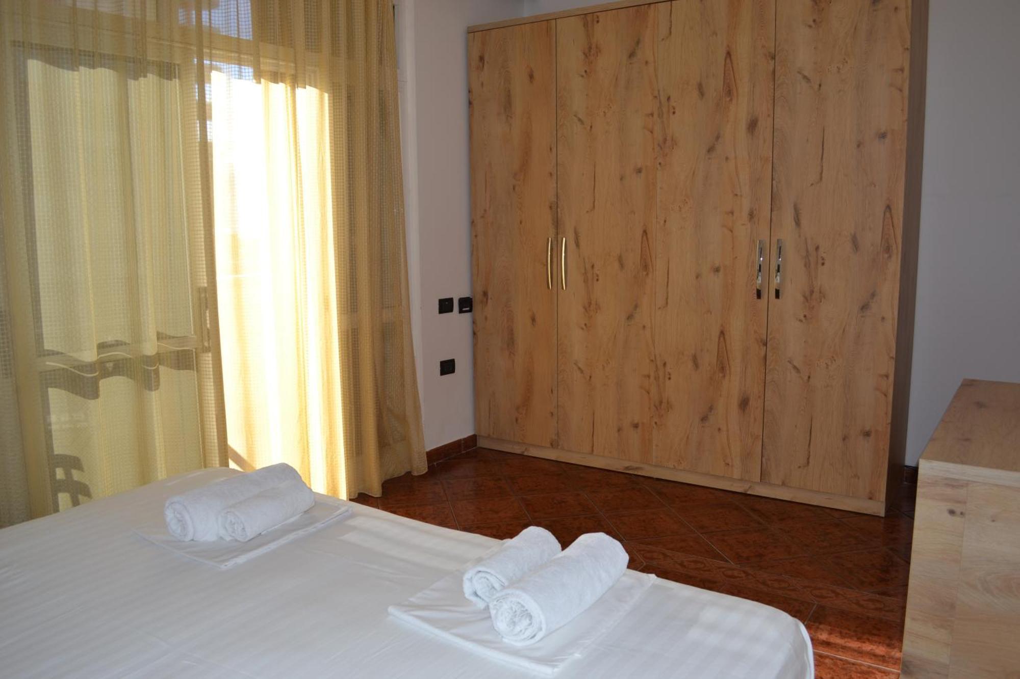 Central 5 Bedrooms Apartment Partial Seaview Vlorë Eksteriør bilde