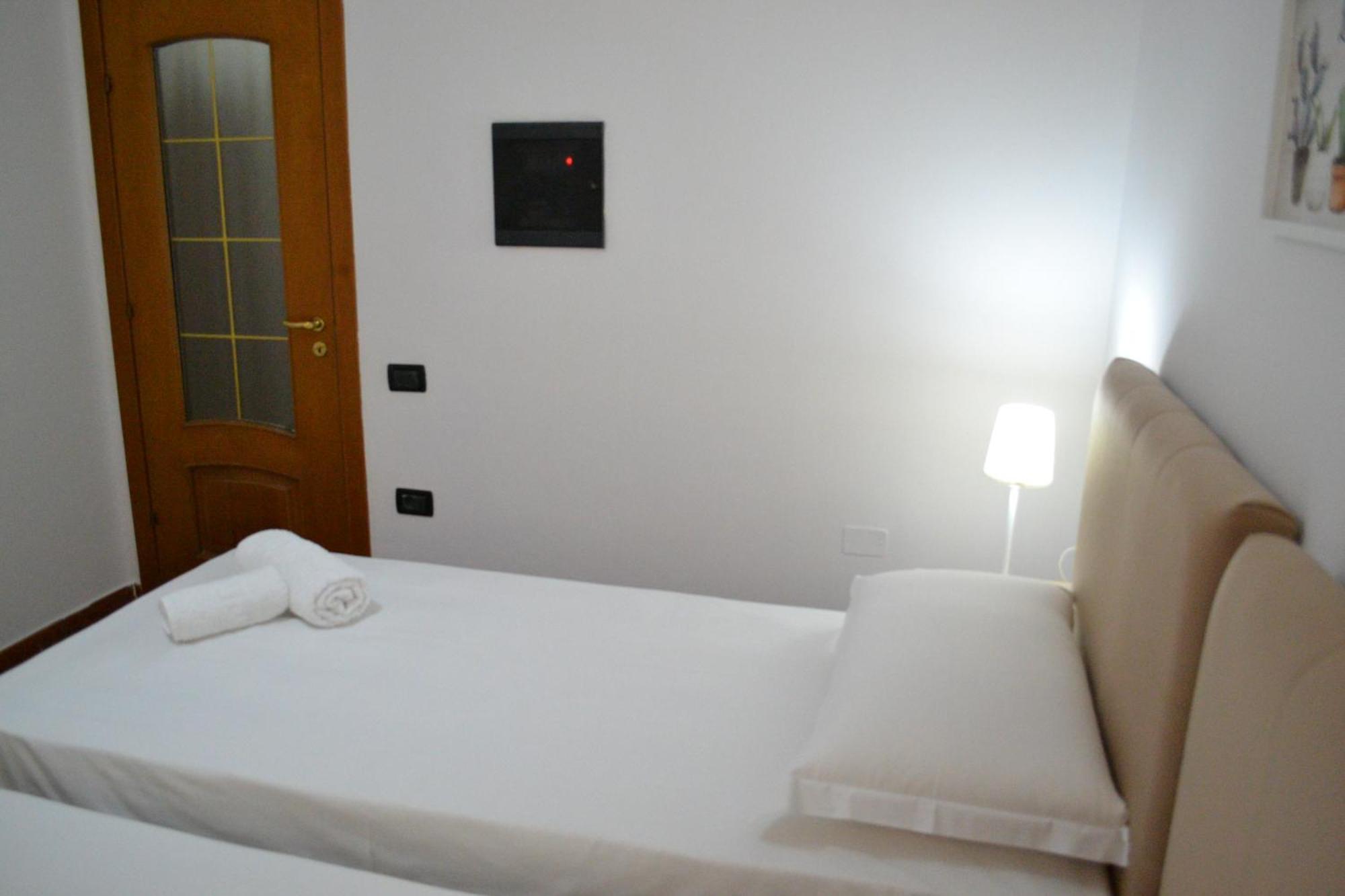 Central 5 Bedrooms Apartment Partial Seaview Vlorë Eksteriør bilde