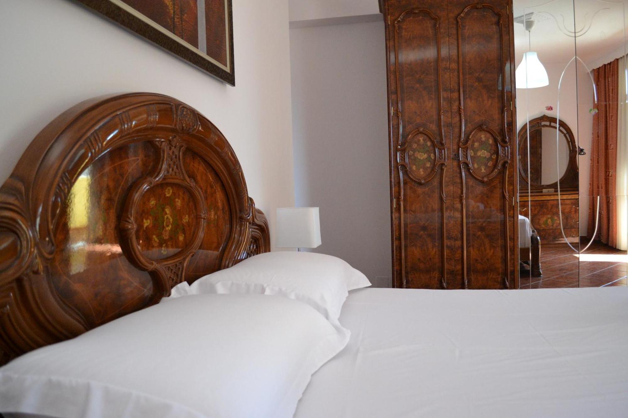 Central 5 Bedrooms Apartment Partial Seaview Vlorë Eksteriør bilde